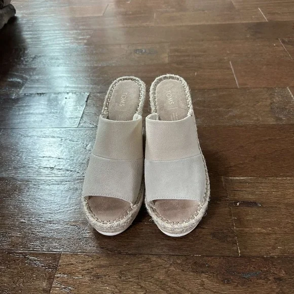 Toms-beige suede wedges-Size 8 - Picture 3 of 10